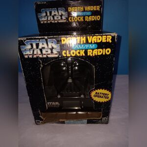 NWOT Vintage 1995 Star Wars Darth Vader AM/FM Clock Radio